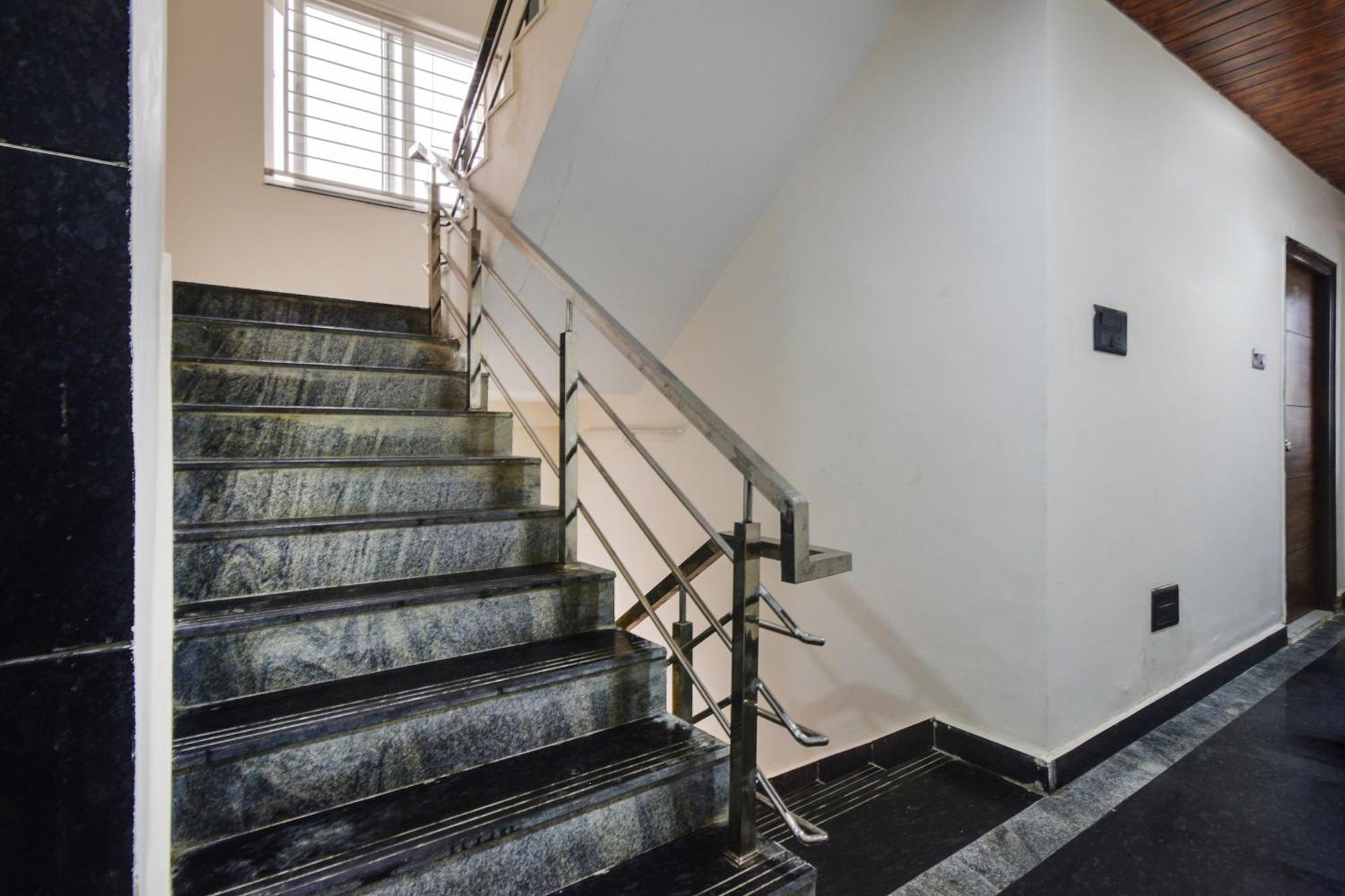 Super Collection O Gachibowli Phase - 1 Near Isb Hotel Exterior photo